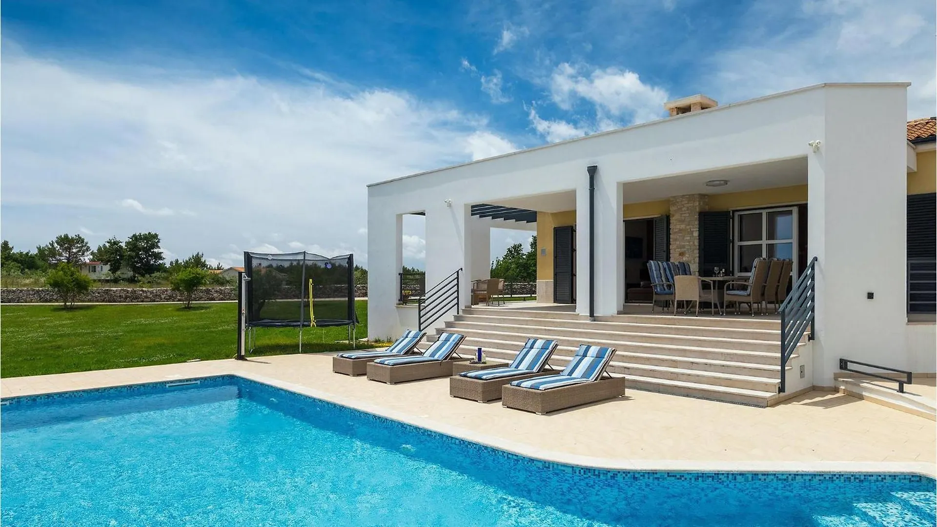 Villa Arkaim Pula 0*,